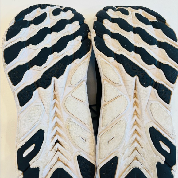 Hoka Clifton 8 Black and White Athletic Sneakers size 6.5 - Picture 4 of 12